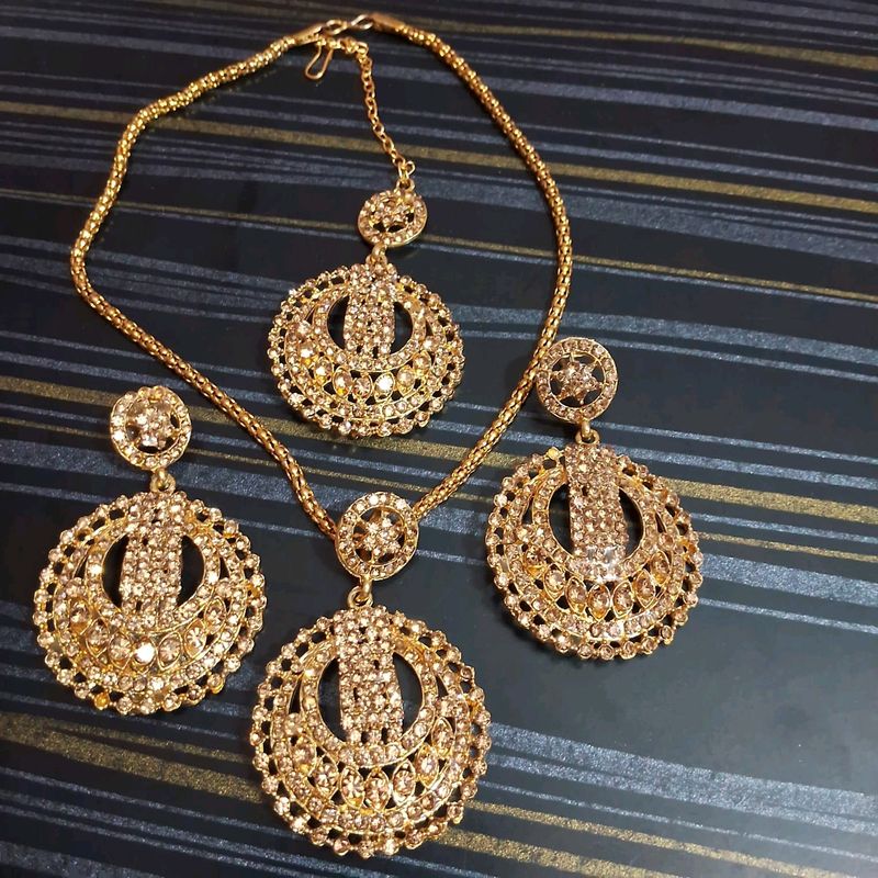 Jewellery Golden Set With Free Gajra Scrunchie