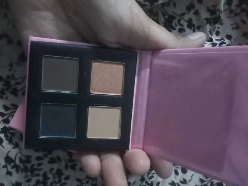 Myglamm Mini Eyeshadow Palette