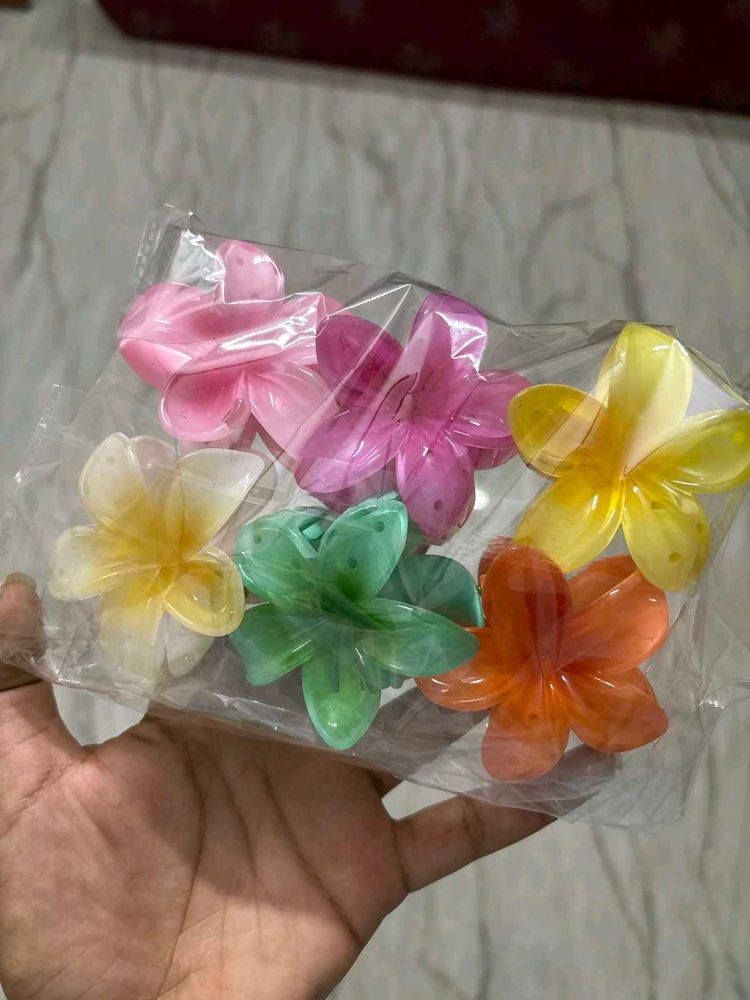 6 Pcs Flower Clutcher 🌸