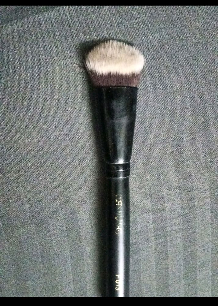 Cuffs N Lashes Foundation Brush F013