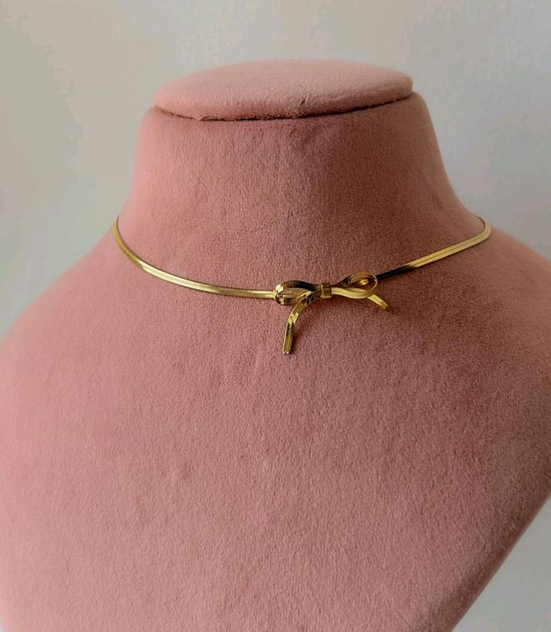 Bow Necklace