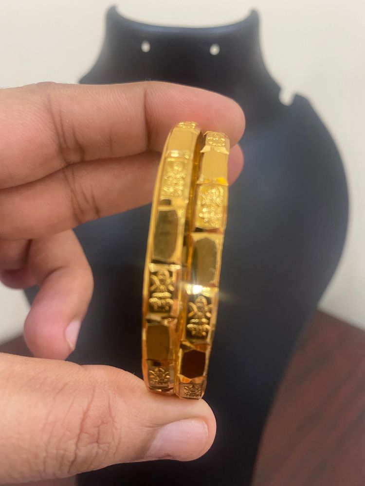 One Gram Gold Plated Bangles.6 Month Colour Garantee.Laxmi Devi Ideol Design.very Reasonable Price.size 2.8 Only Available