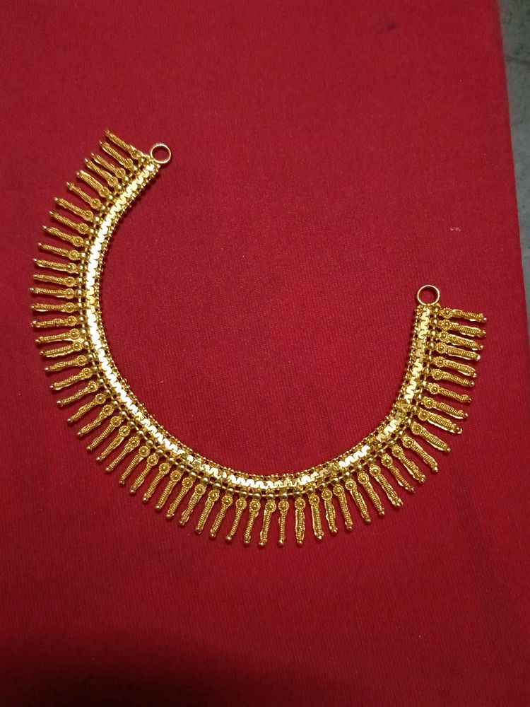 Gold Pleated Necklace