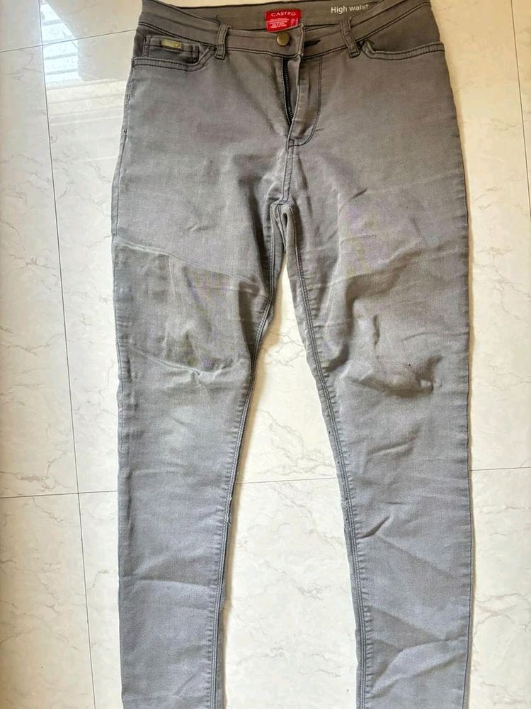 GREY DENIMS