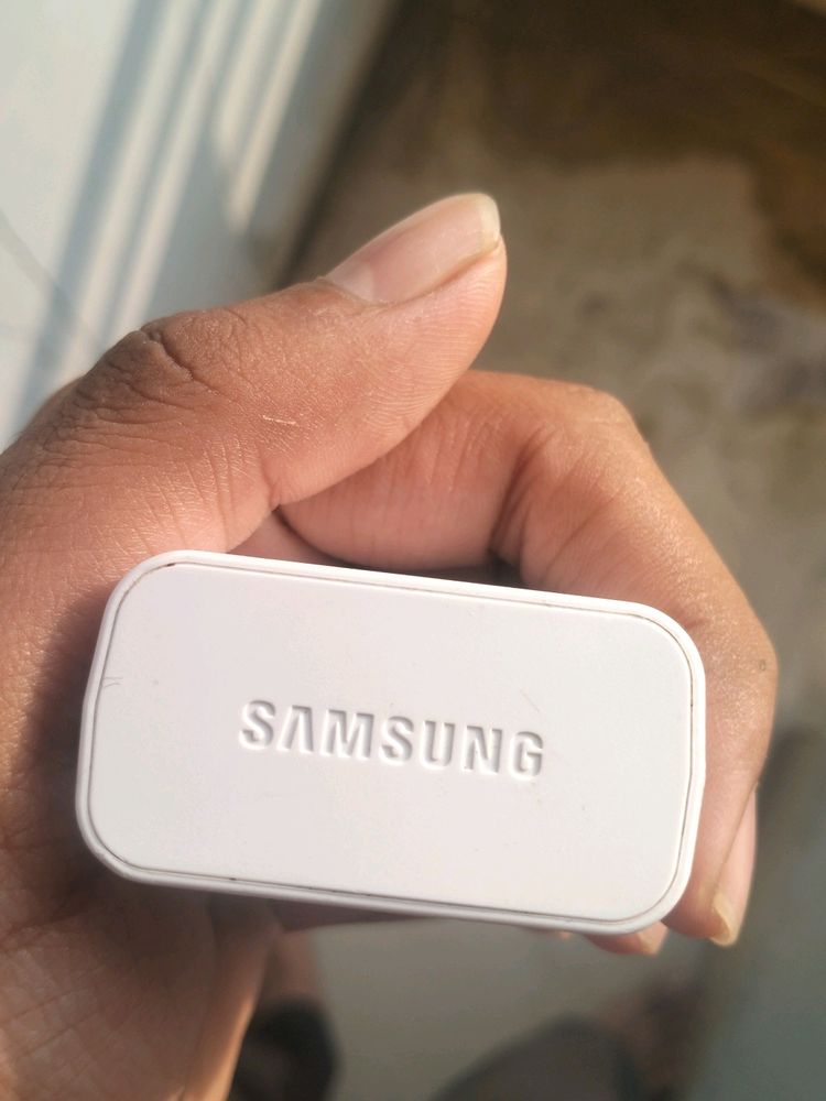 Samsung Charger 100-240v