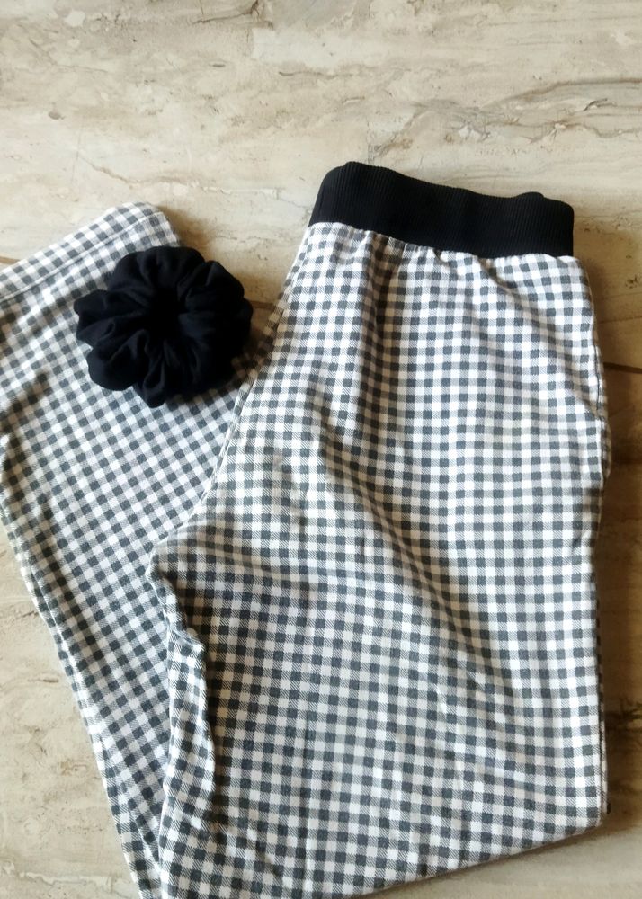 Black Colour Checks Pant