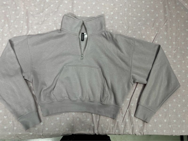 H&M Lavender Cropped Sweatshirt