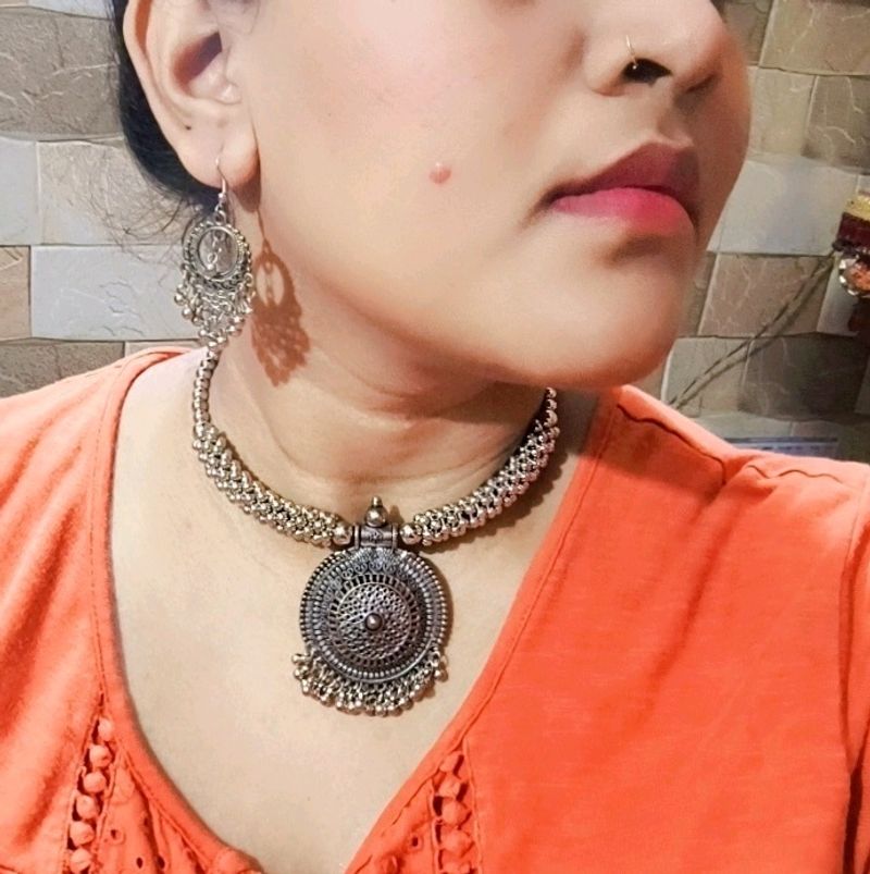 Neck Set In Chokher