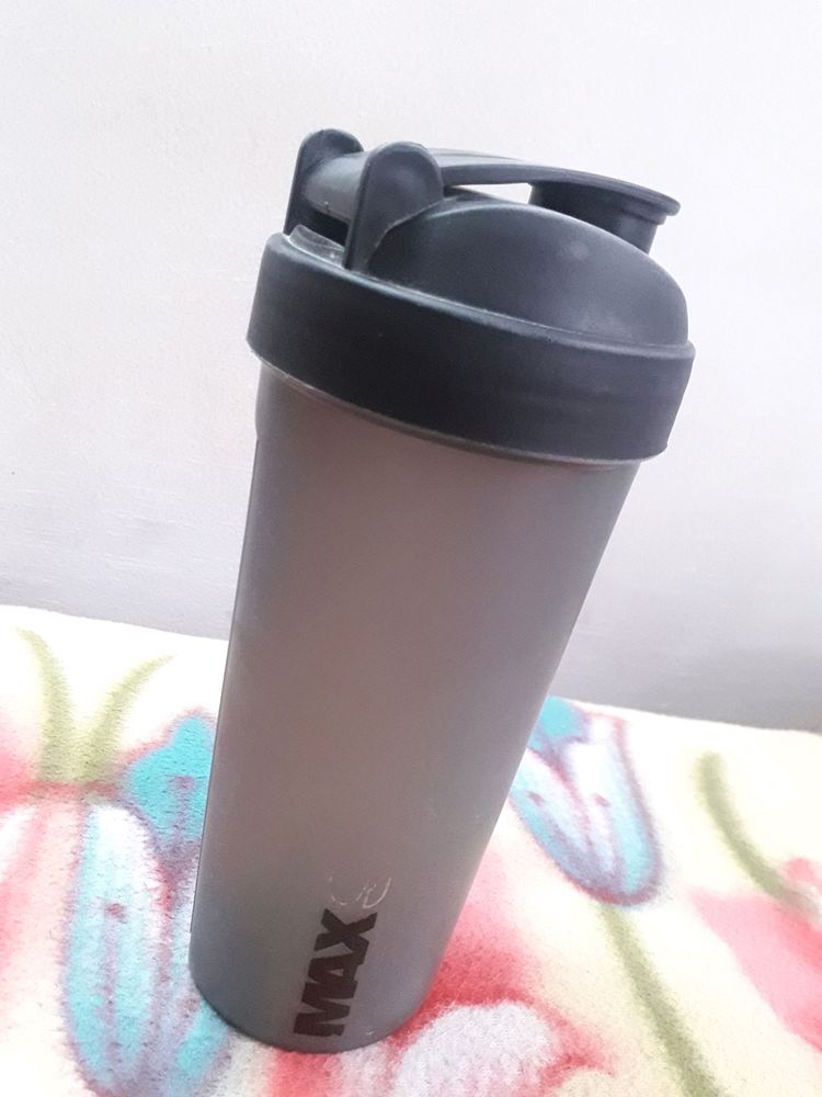 Max Shaker Bottle! (For Gym Use/tea/coffee)