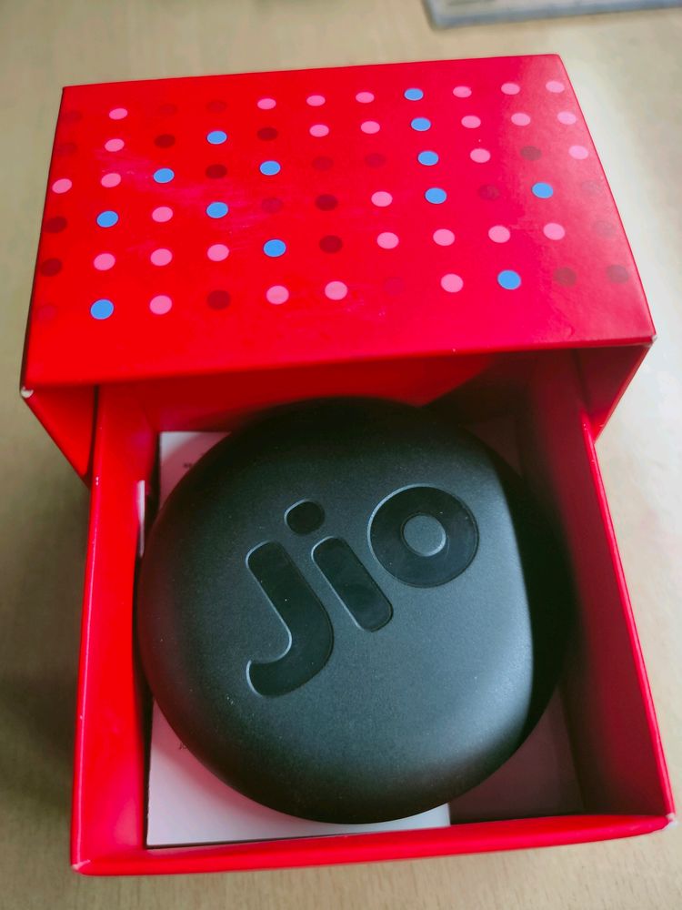 JioFi 6 JMR1040 Wireless WiFi Data Card - Jio