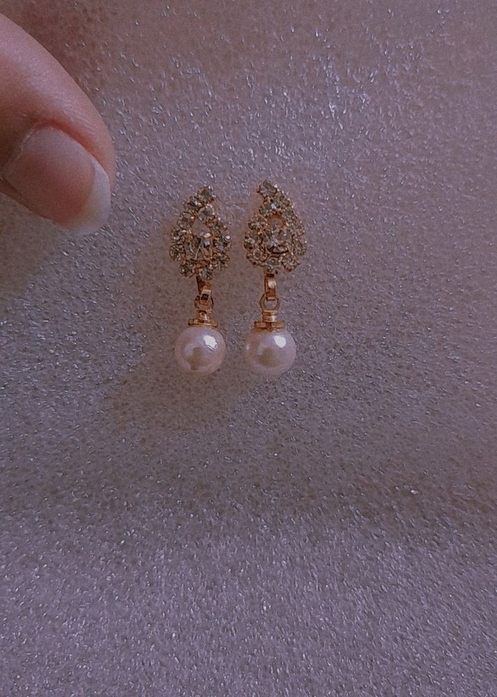 Simple Pearl Earrings