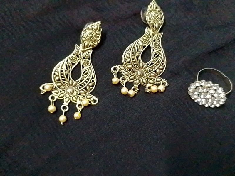 Earrings with ring