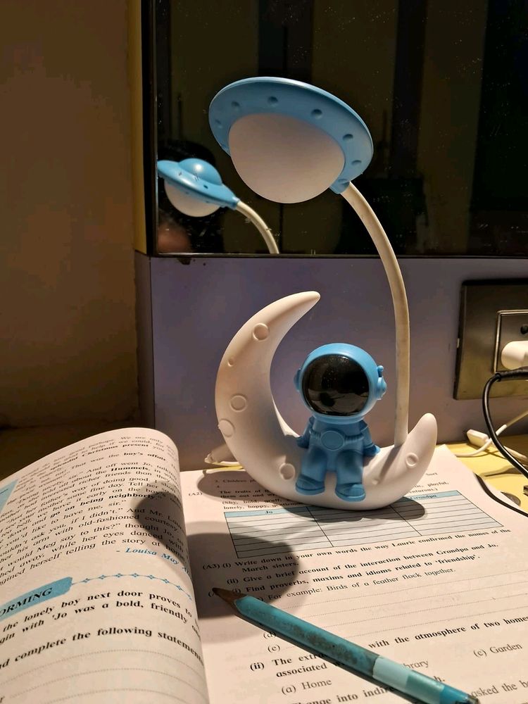 ASTRONAUT Moon Desk LAMP