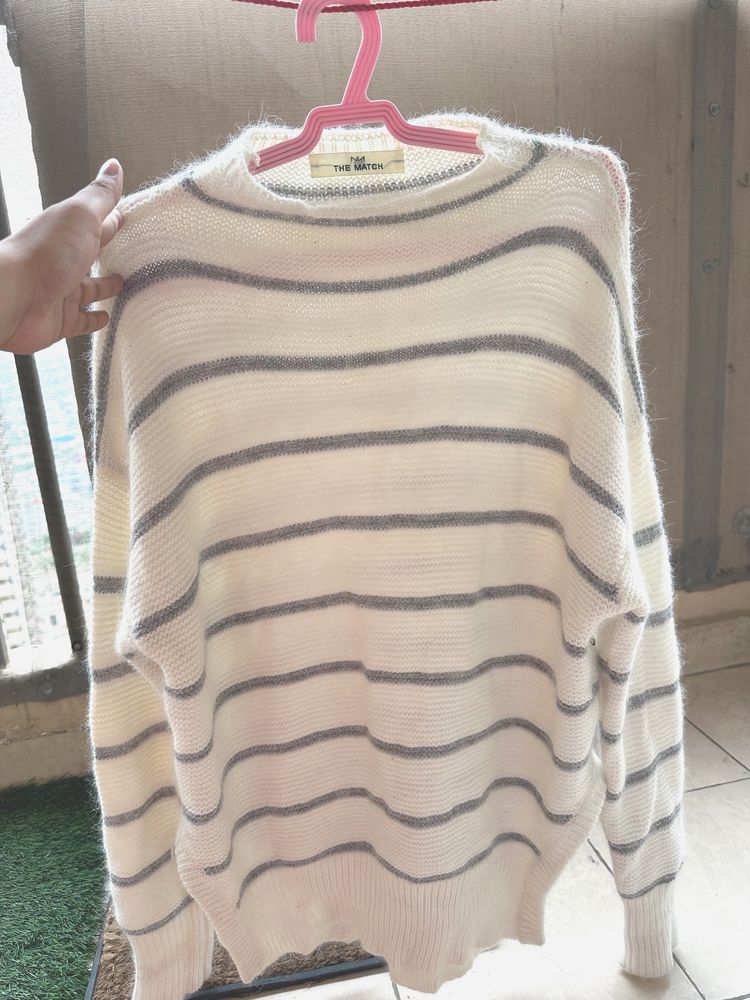 White Sweatshirt With Gray Strips