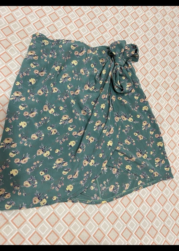 Tie Up A-line Tulip Cut Skirt