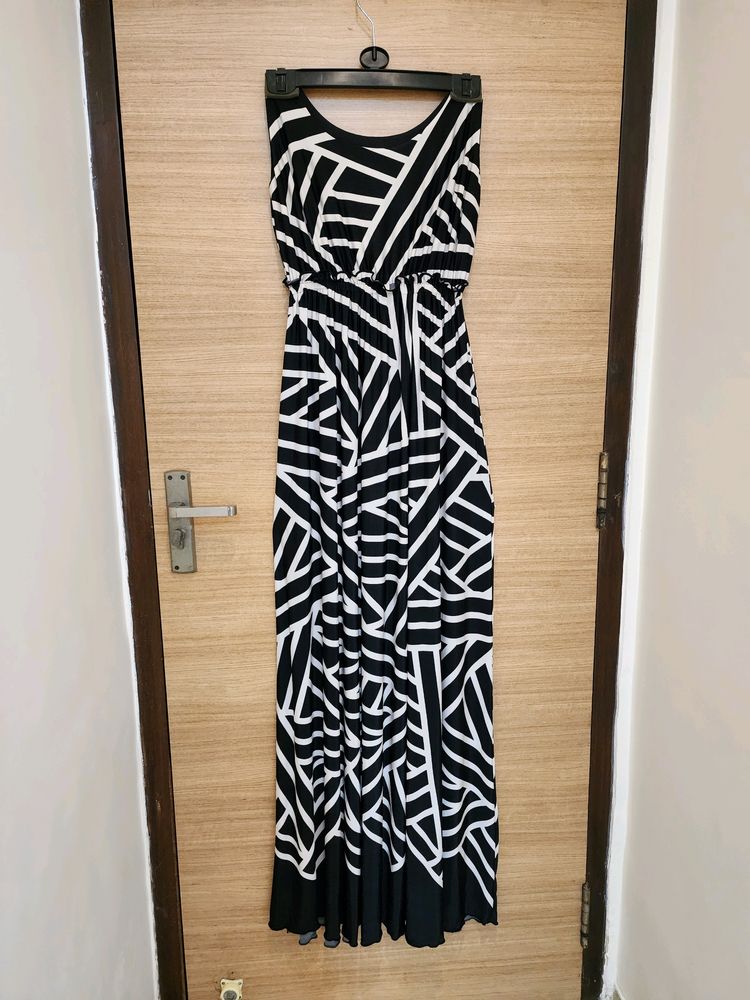 Balck And White Party Wear Gown