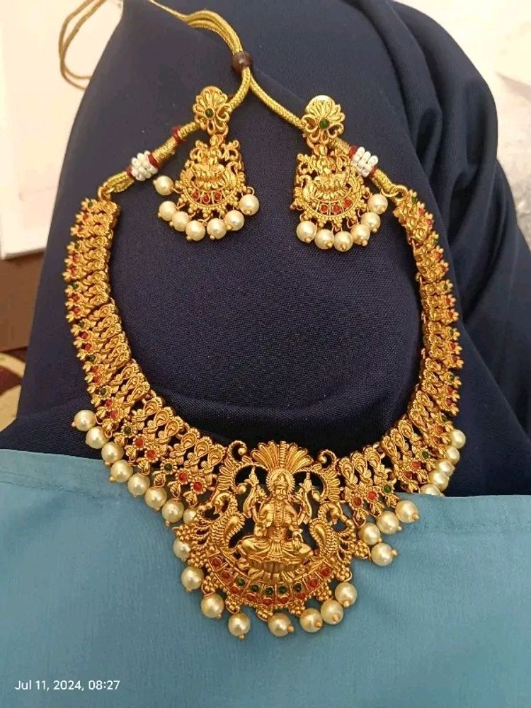 Golden Jewelry Look