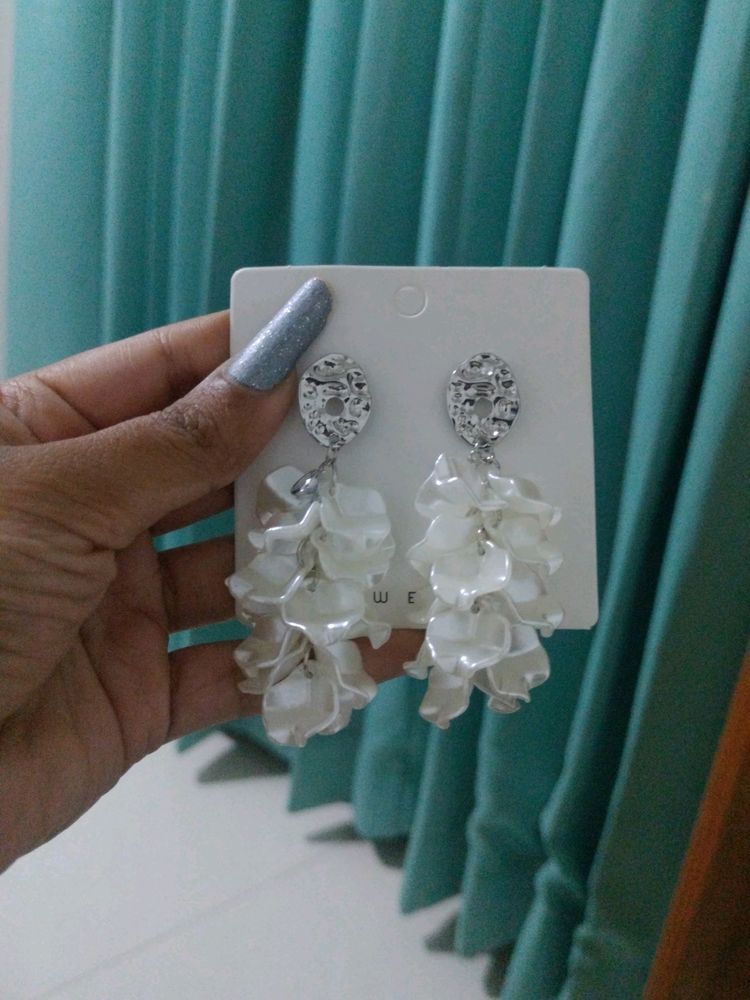 White Jhumka 🤍