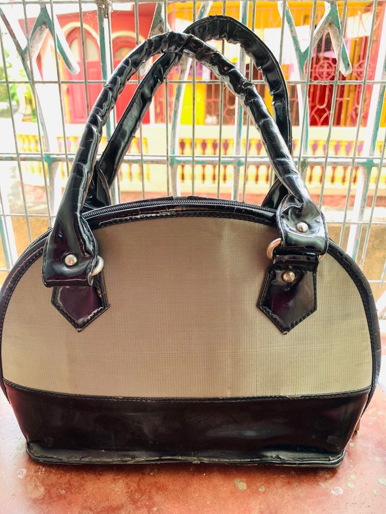 Spacious Ladies handbag