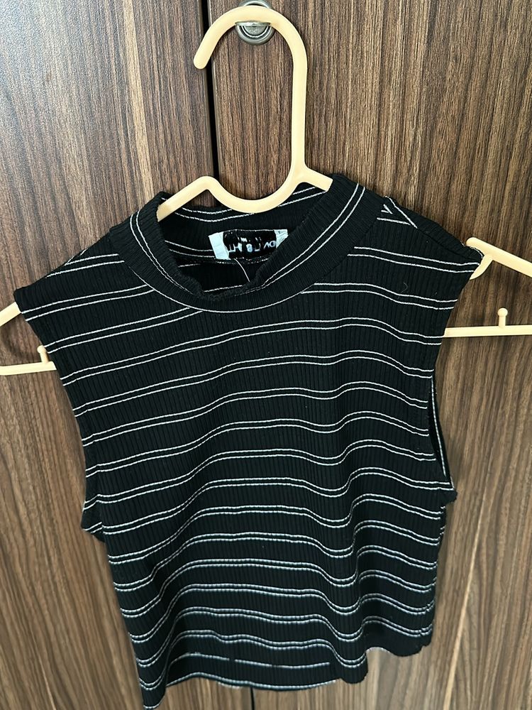 Black Ribbed Strechy Top