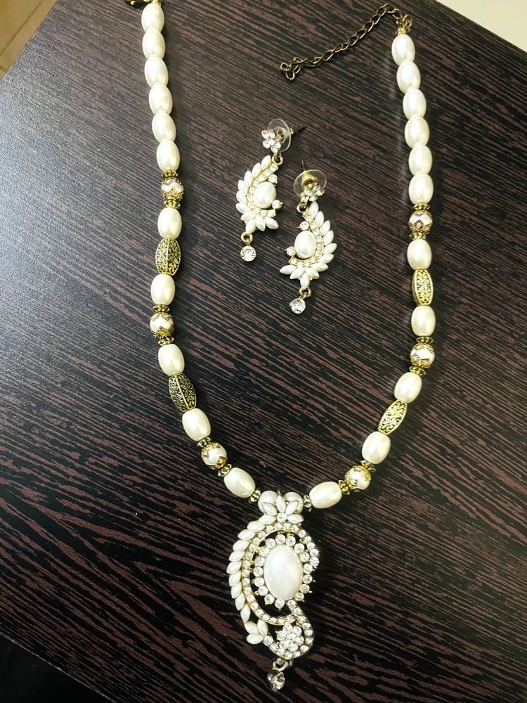 Pearl AD beautiful necklace