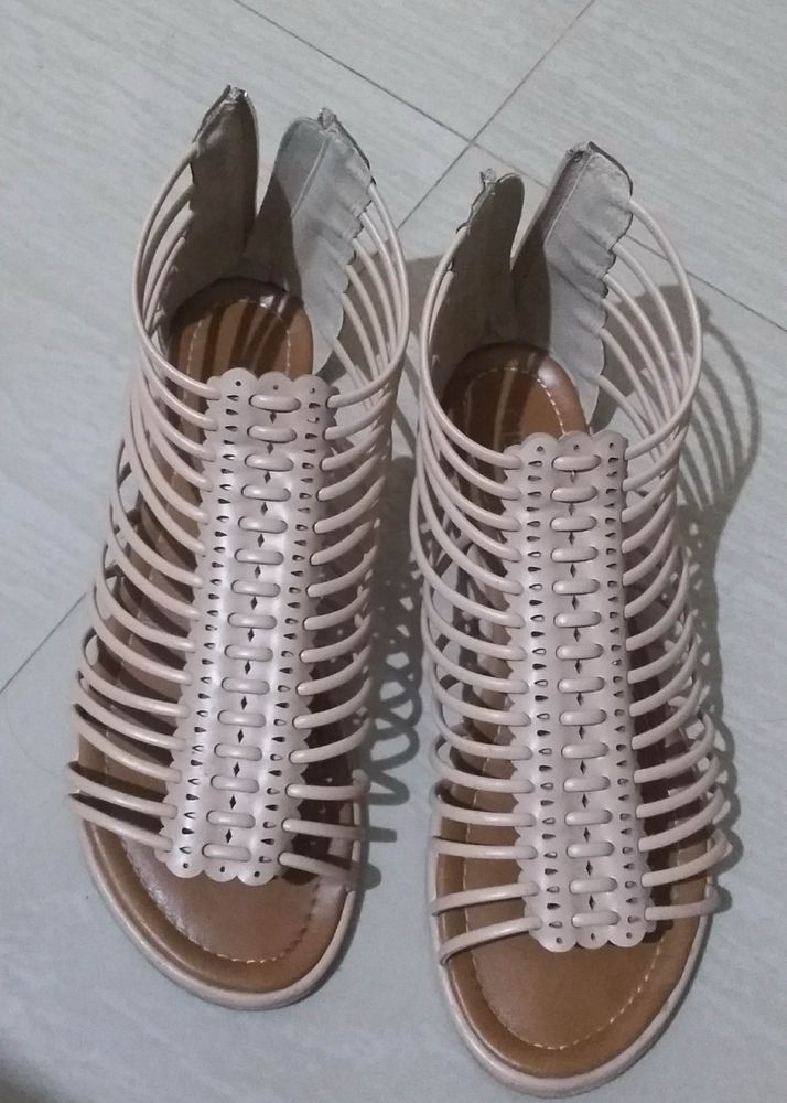 Beige Sandals With Zip