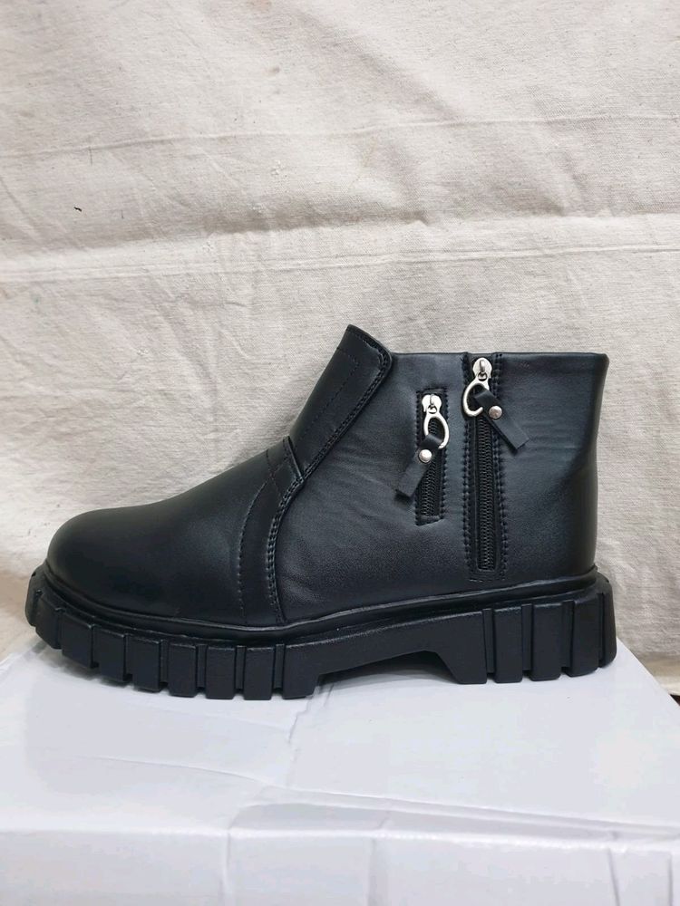 🆕️🔥Festive Sale- Black Boots With Box