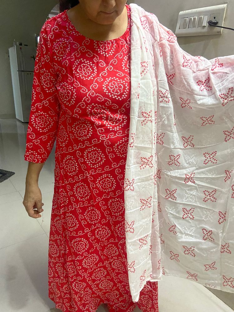 Red Bandej Kurta Set With Dupatta