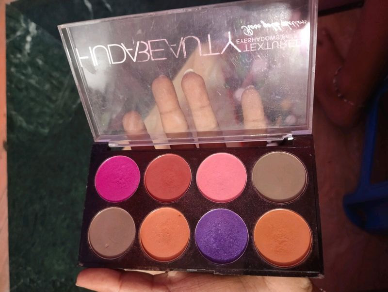 Eyeshadow Palette Very Pigmented