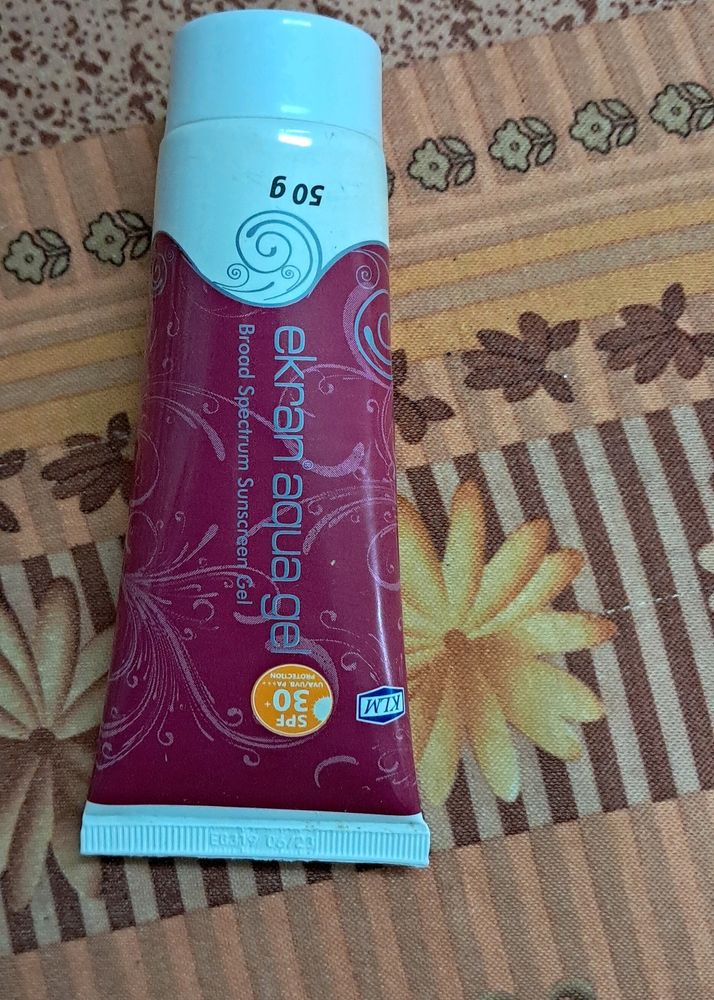 Maybelline Mascara With EKRAN GEL SUNSCREEN