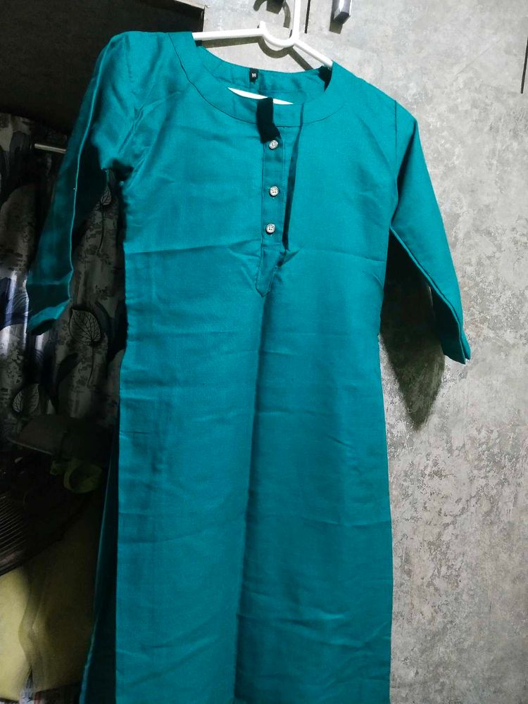 Simple yet Elegant Plain Kurti