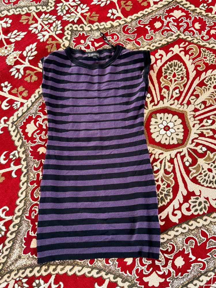 Purple dress, sleeveless