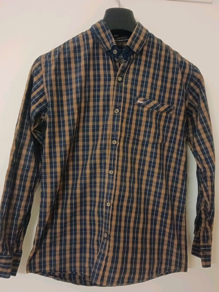 Mens shirt almost new size (S)