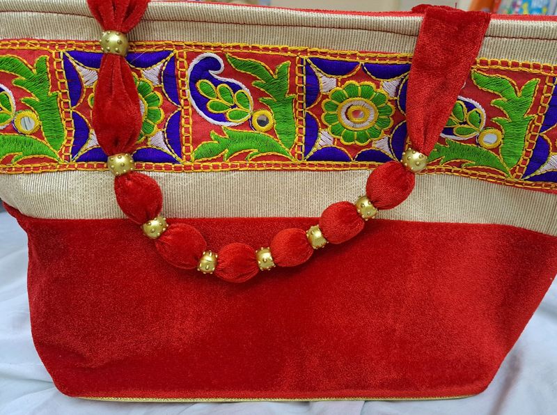 🔥🔥🆕️Beautiful Ladies Red Purse (Large Size)