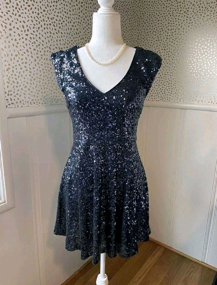 "FOREVER 21 Medium Midnight Blue Sequin Prom/Cockt