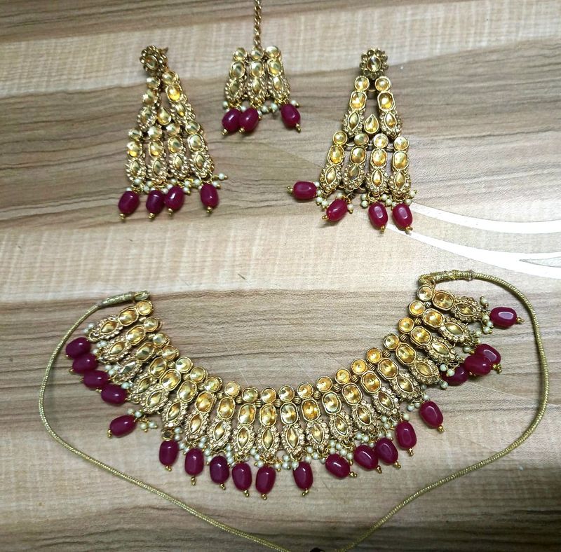 Neck Piece With Earrings And Mang Tikka