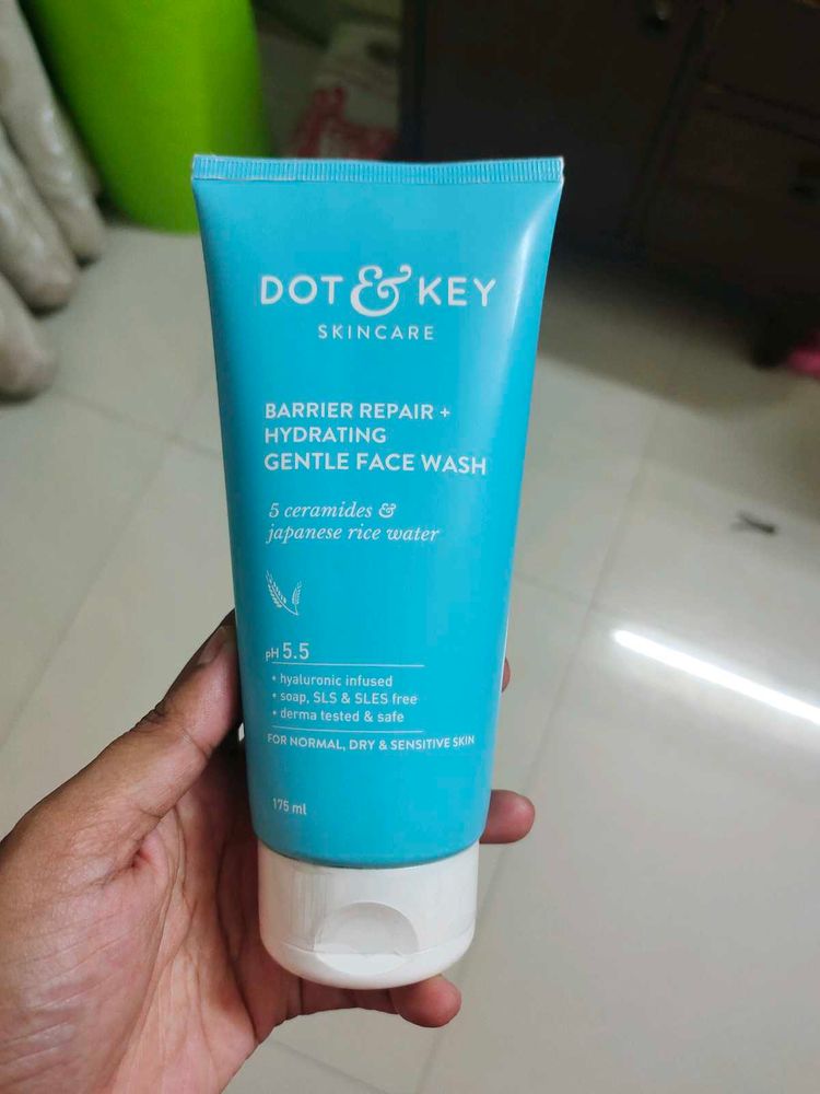 Dot N Key Barrier Repair + Hydrat Face Wash 175 Ml