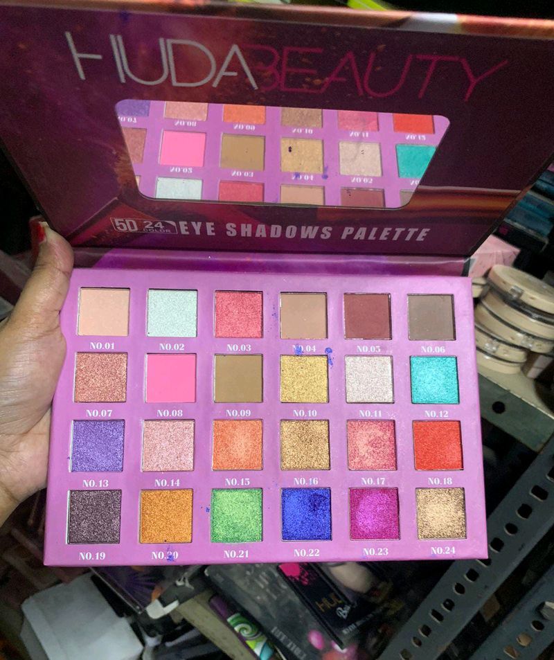 Huda Beauty Eyeshadow Pallet