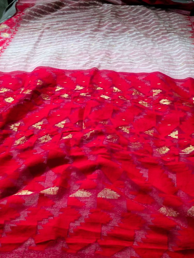 Red And Cream Cotton Saree With Blouse.