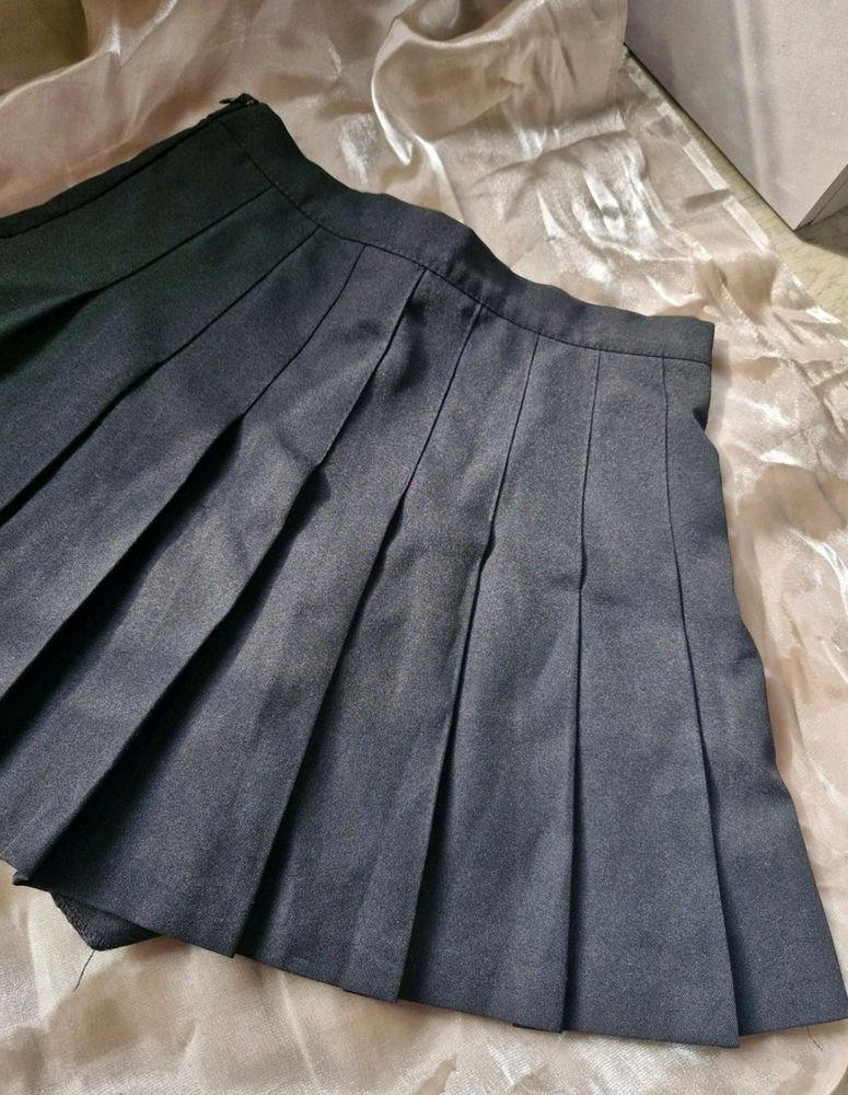 Pintresty Pleated Black Skirt With Attached Skorts