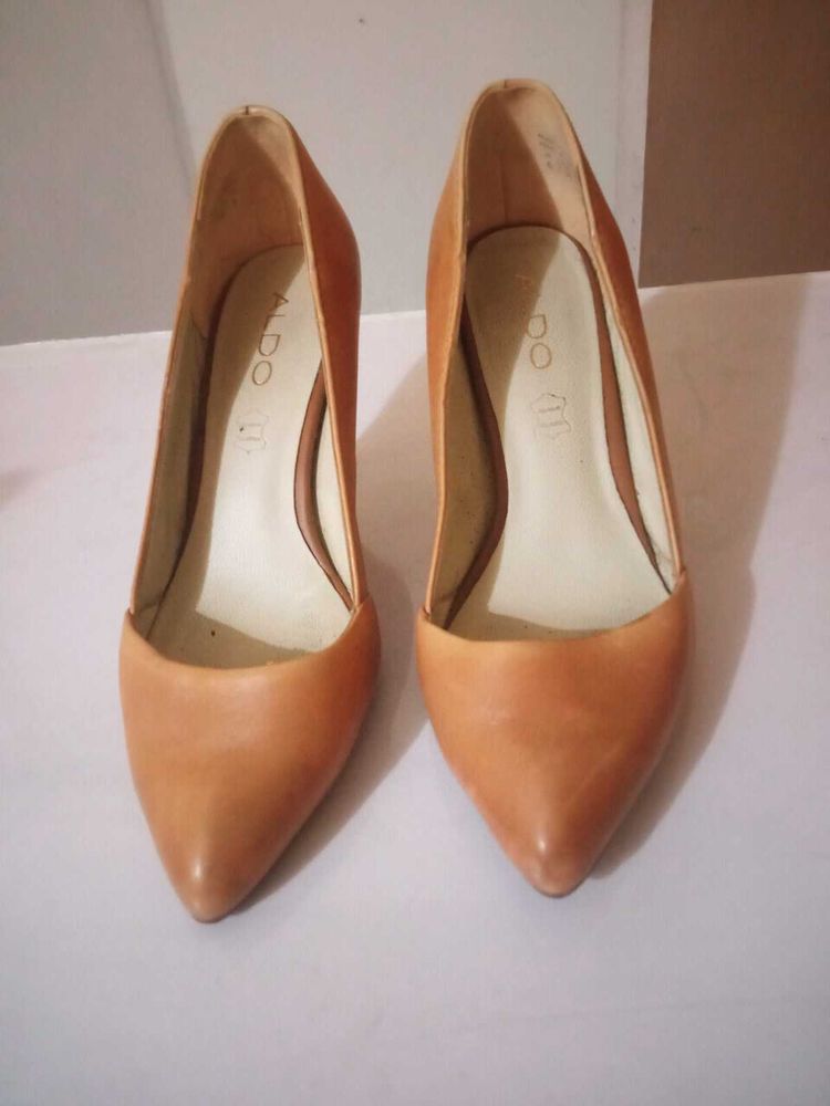 Aldo Solid Tan Pumps/heels