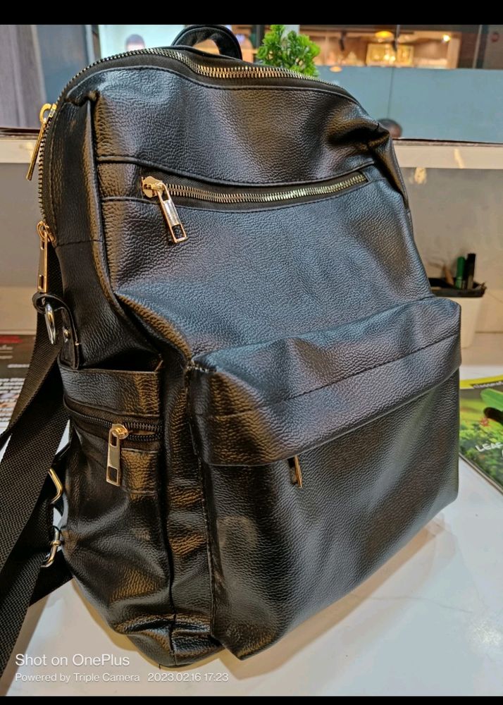 Korean Black Leather Backpack For Travelling & Clg