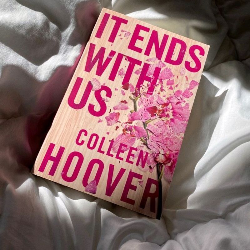 IT ENDS WITH US BOOK By Colleen Hoover