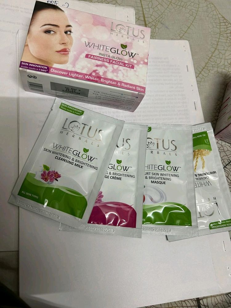 Lotus White glow Facial Kit)