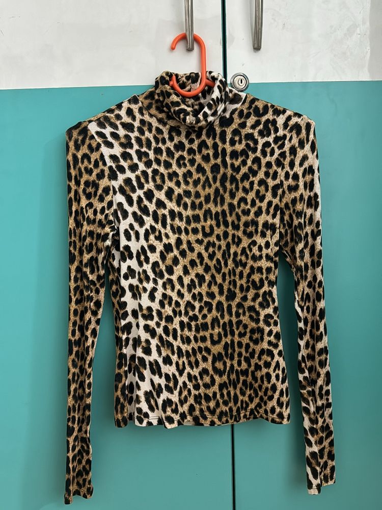 H&M Turtle Neck Cheetah Prints Top