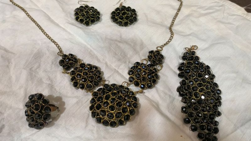 Black Colour Jwellery Set For Wedding/Marriage