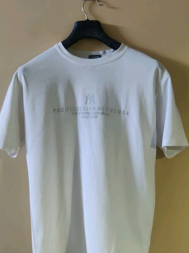 Stretchable And Good Condition T Shirt