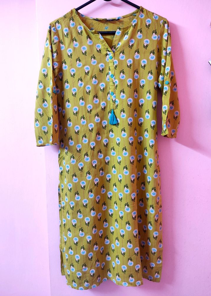 Lemon Green Avaasa Kurta With Gold Gilt Design