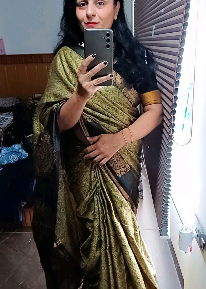 Saree With Black And Golden Border