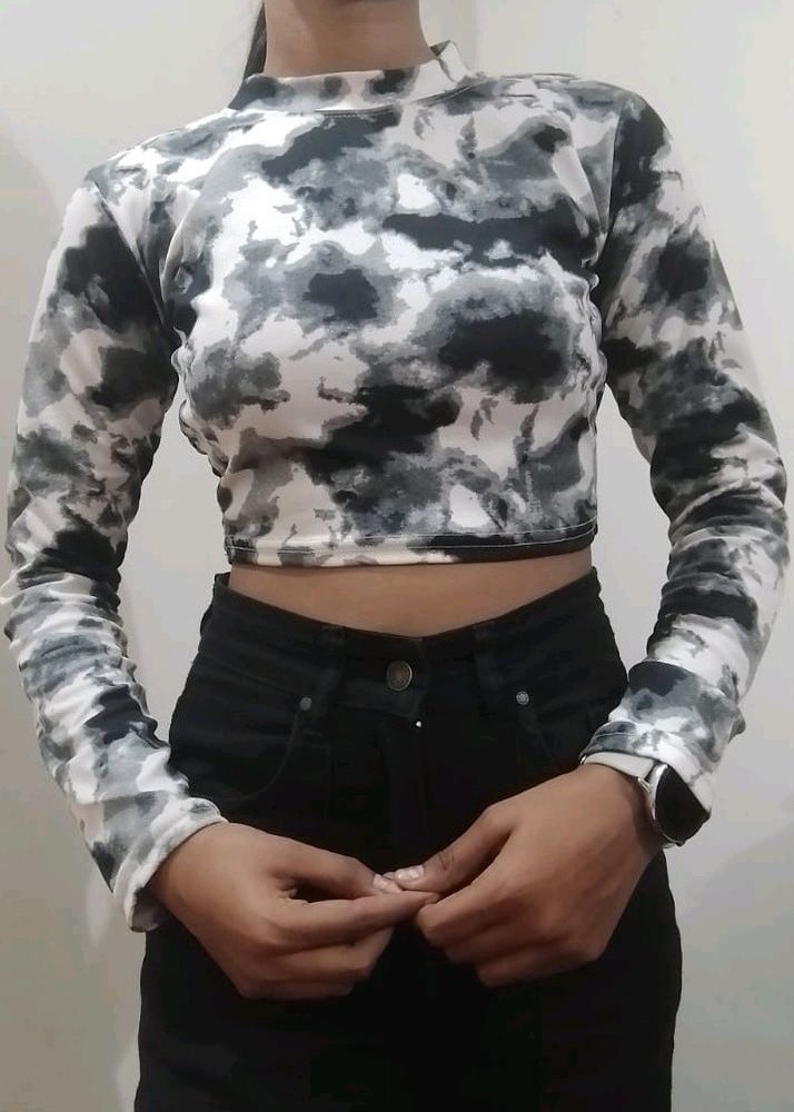 Tie And Die Printed Fitted Crop Top